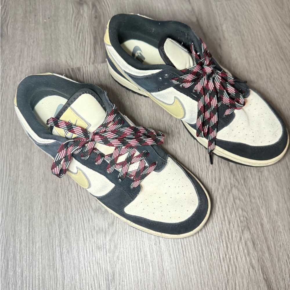 Nike Low Top Black and Cream Sneakers for Everyday Comfort